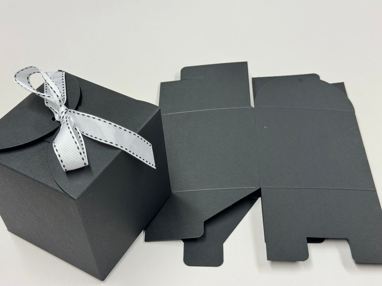 TIE TOP Wedding/Party Favour Box (large) - Size 10 x 10 x 10cm (Pack of x5)