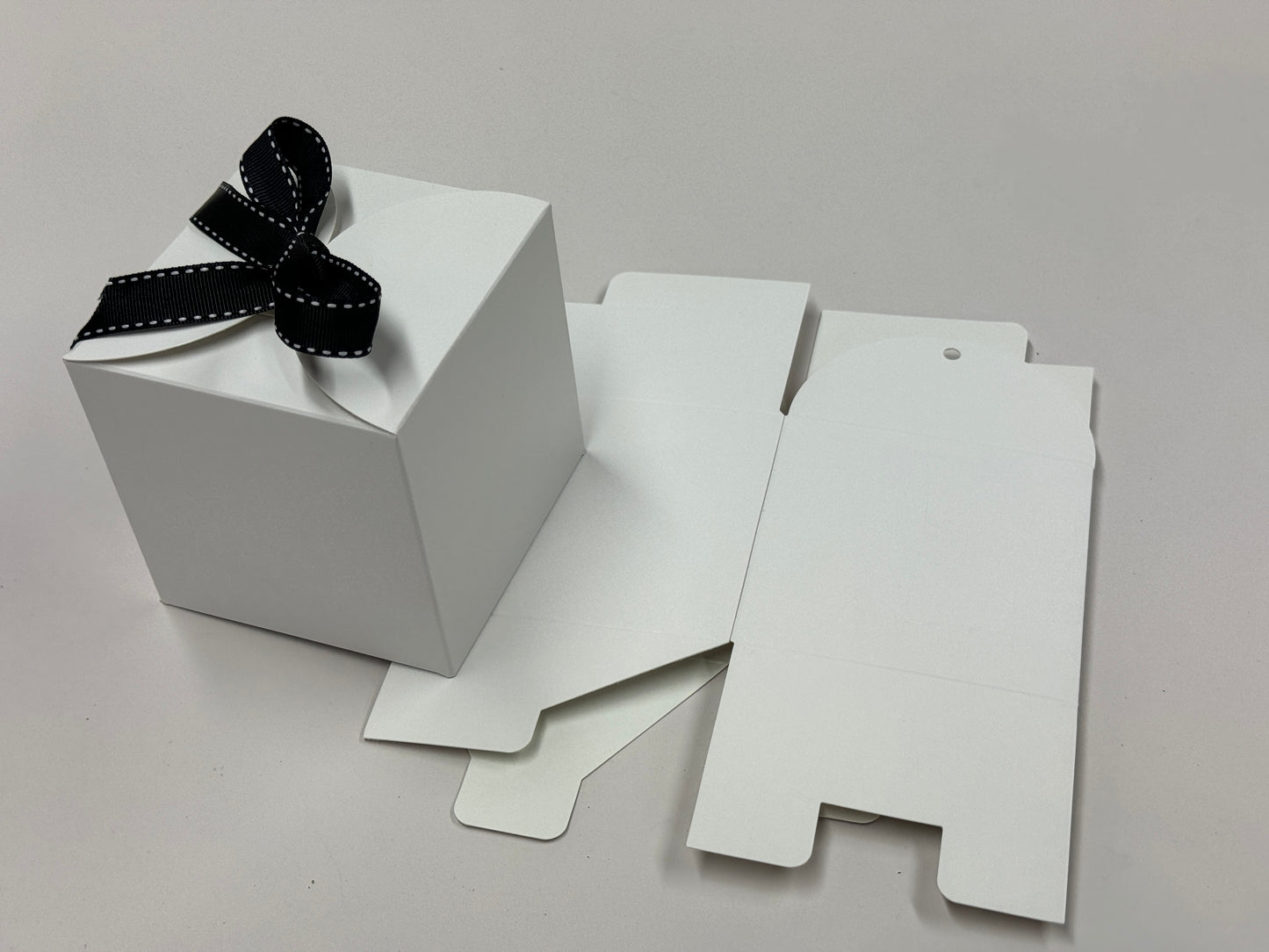 TIE TOP Wedding/Party Favour Box (large) - Size 10 x 10 x 10cm (Pack of x5)