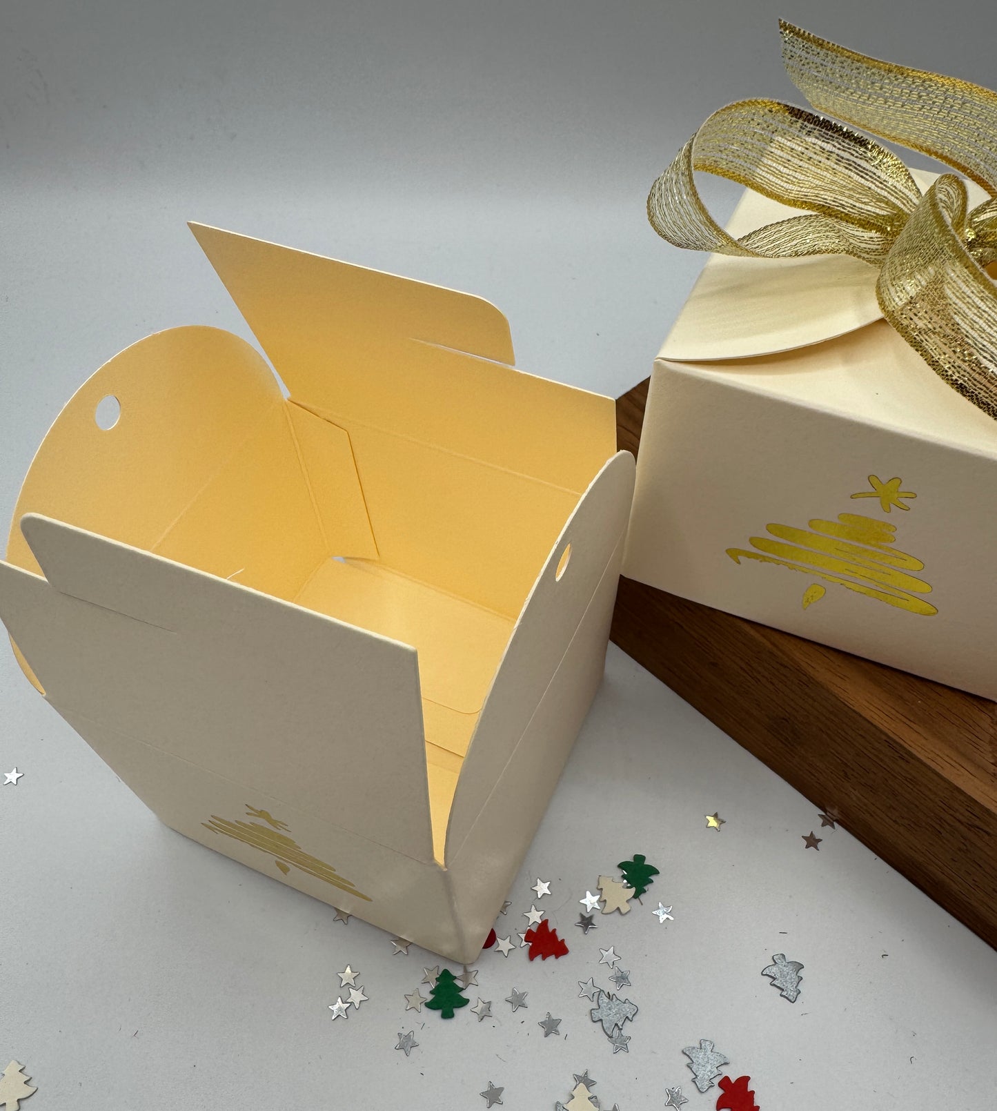 GOLD CHRISTMAS TREES Christmas Table/Advent Gift Boxes - Set of 6 Tie Top with Gold ribbon | Size 8 x 8 x 6cm
