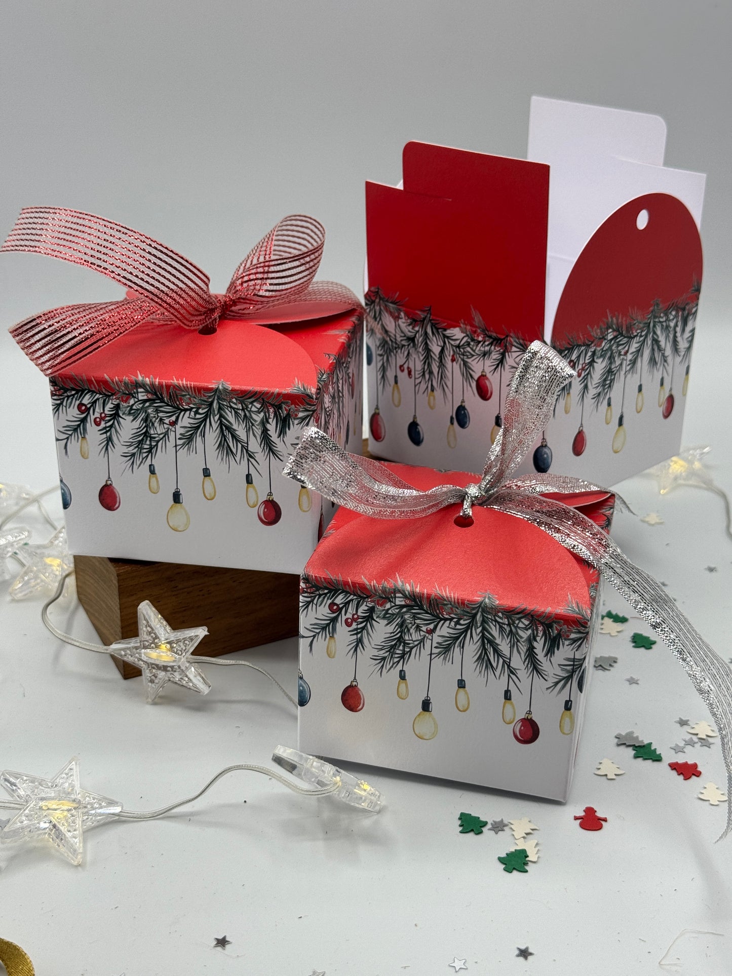 'BAUBLE GARLAND' Gift Boxes - Set of 6 |  Size: 8 x 8 x 6cm | Tie Top + Metallic ribbon
