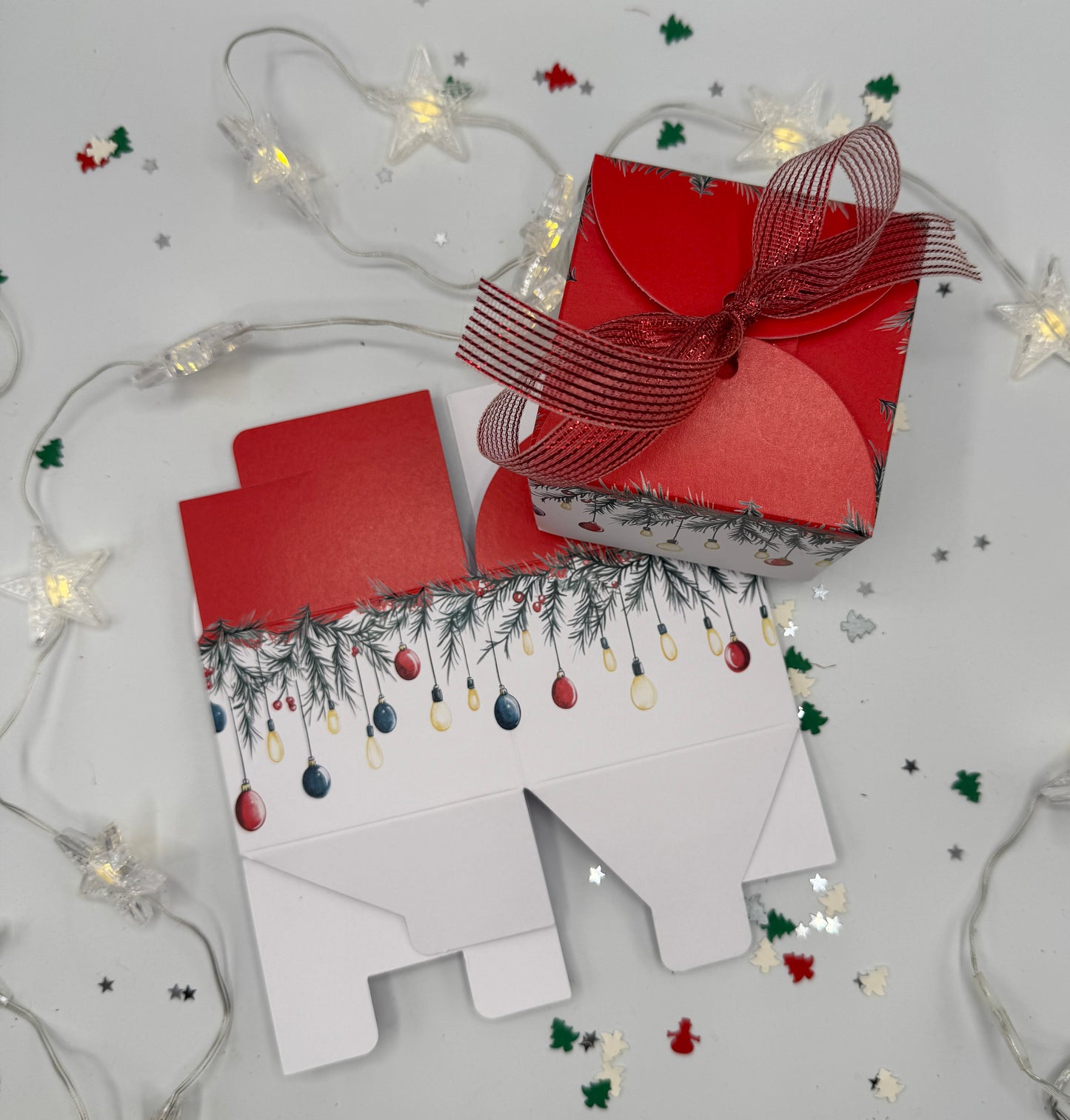 'BAUBLE GARLAND' Gift Boxes - Set of 6 |  Size: 8 x 8 x 6cm | Tie Top + Metallic ribbon