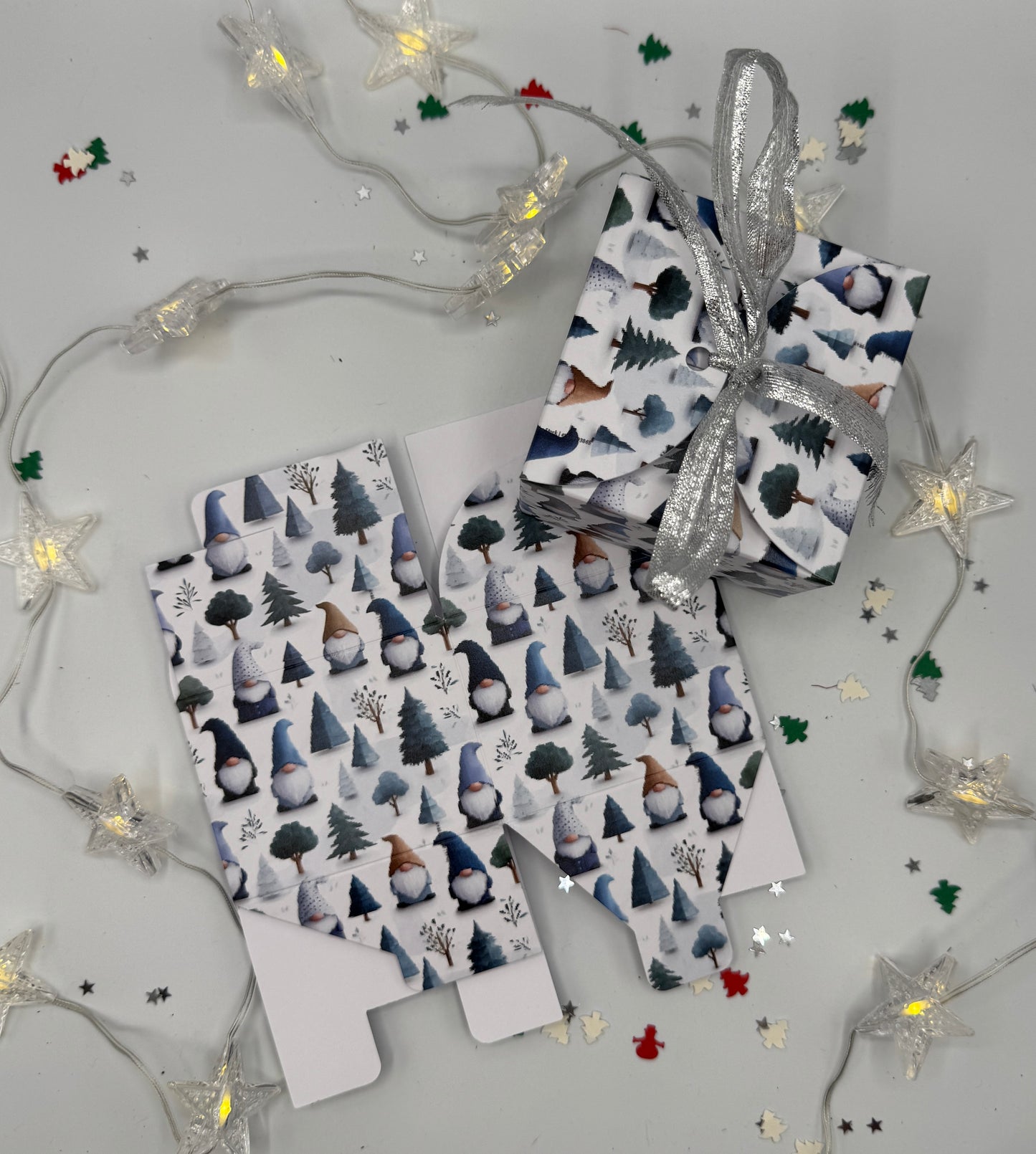 'FESTIVE GNOMES' Gift Boxes - Set of 6 |  Size: 8 x 8 x 6cm | Tie top + Silver Ribbon