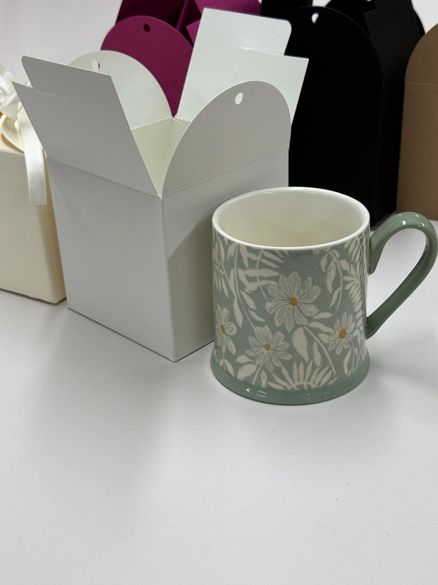 TIE TOP Wedding/Party Favour Box (large) - Size 10 x 10 x 10cm  (Pack of x5)