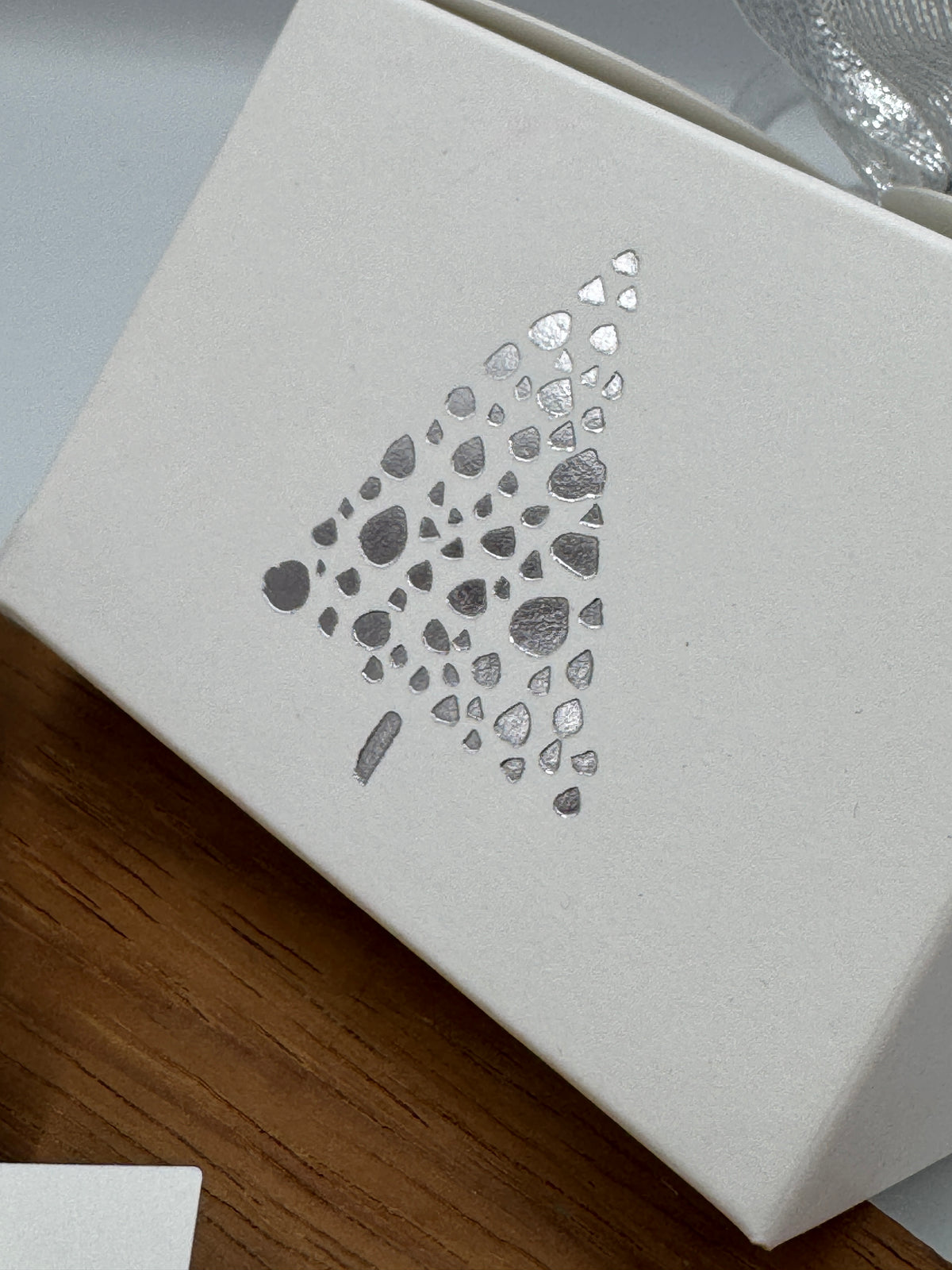 Christmas WHITE Gift Boxes with 'SILVER TREE'  Size:  8 x 8 x 6cm  (Pack of x6) (Copy)