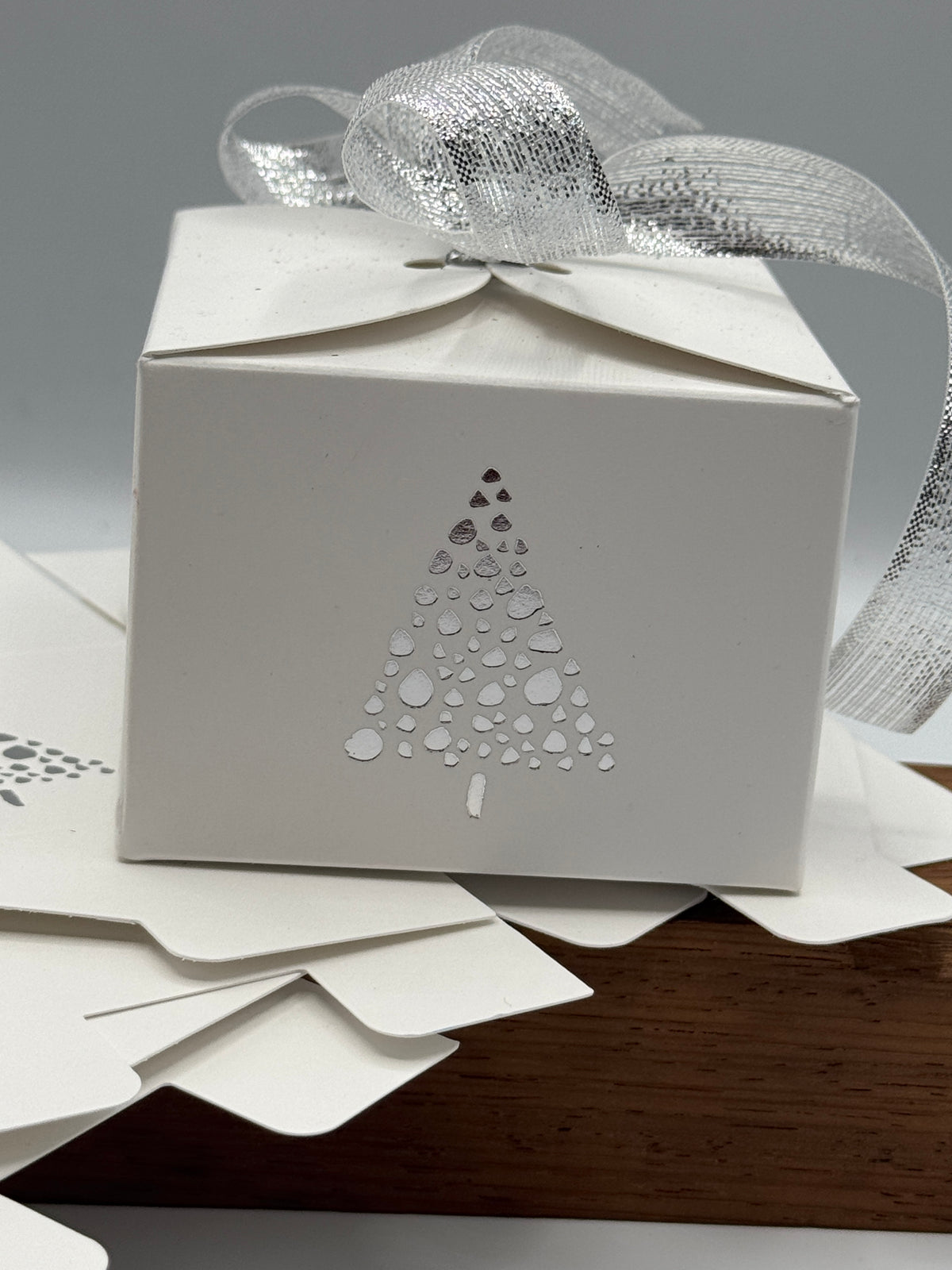 Christmas WHITE Gift Boxes with 'SILVER TREE'  Size:  8 x 8 x 6cm  (Pack of x6) (Copy)