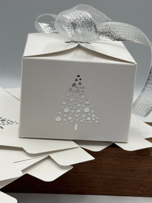 Christmas WHITE Gift Boxes with 'SILVER TREE'  Size:  8 x 8 x 6cm  (Pack of x6) (Copy)