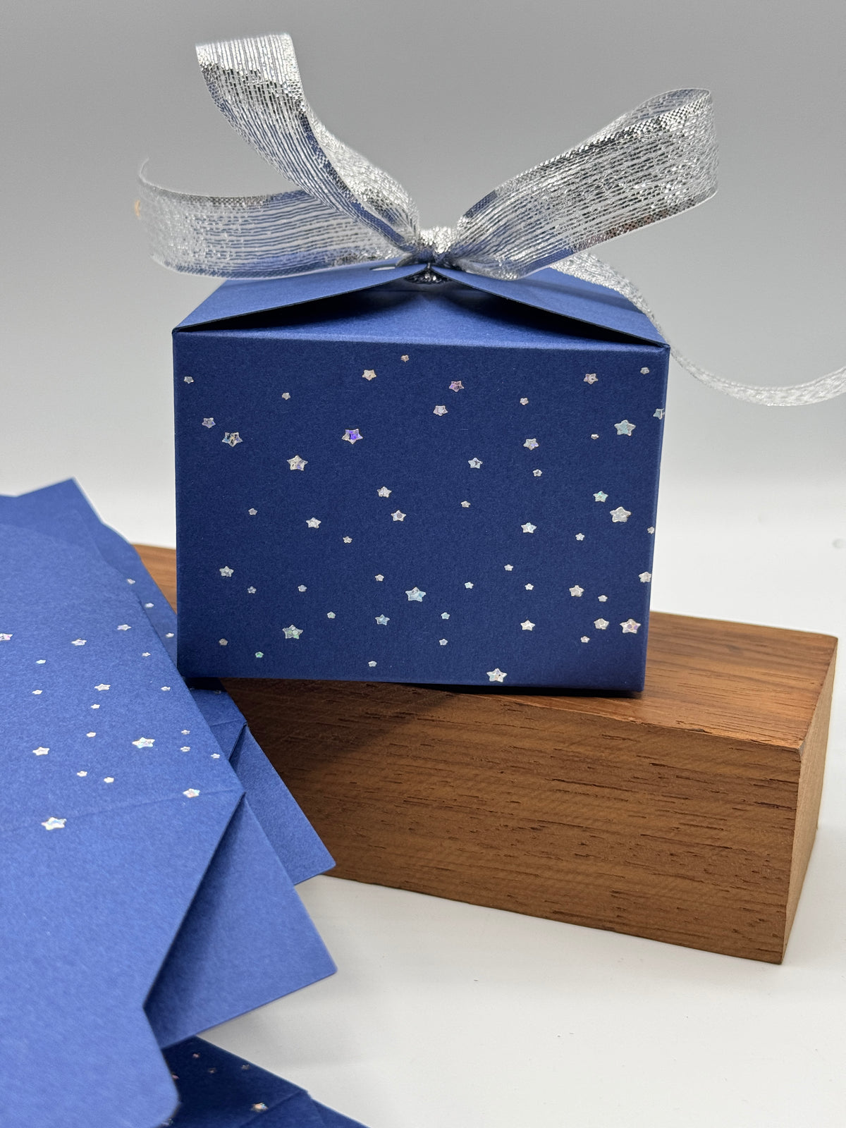 Christmas BLUE Gift Boxes with 'SILVER STARS'  Size:  8 x 8 x 6cm  (Pack of x6)
