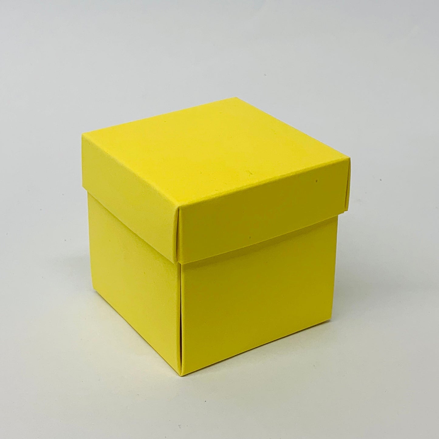 6cm Petal Drop Side gift box with lid Daffodil Yellow