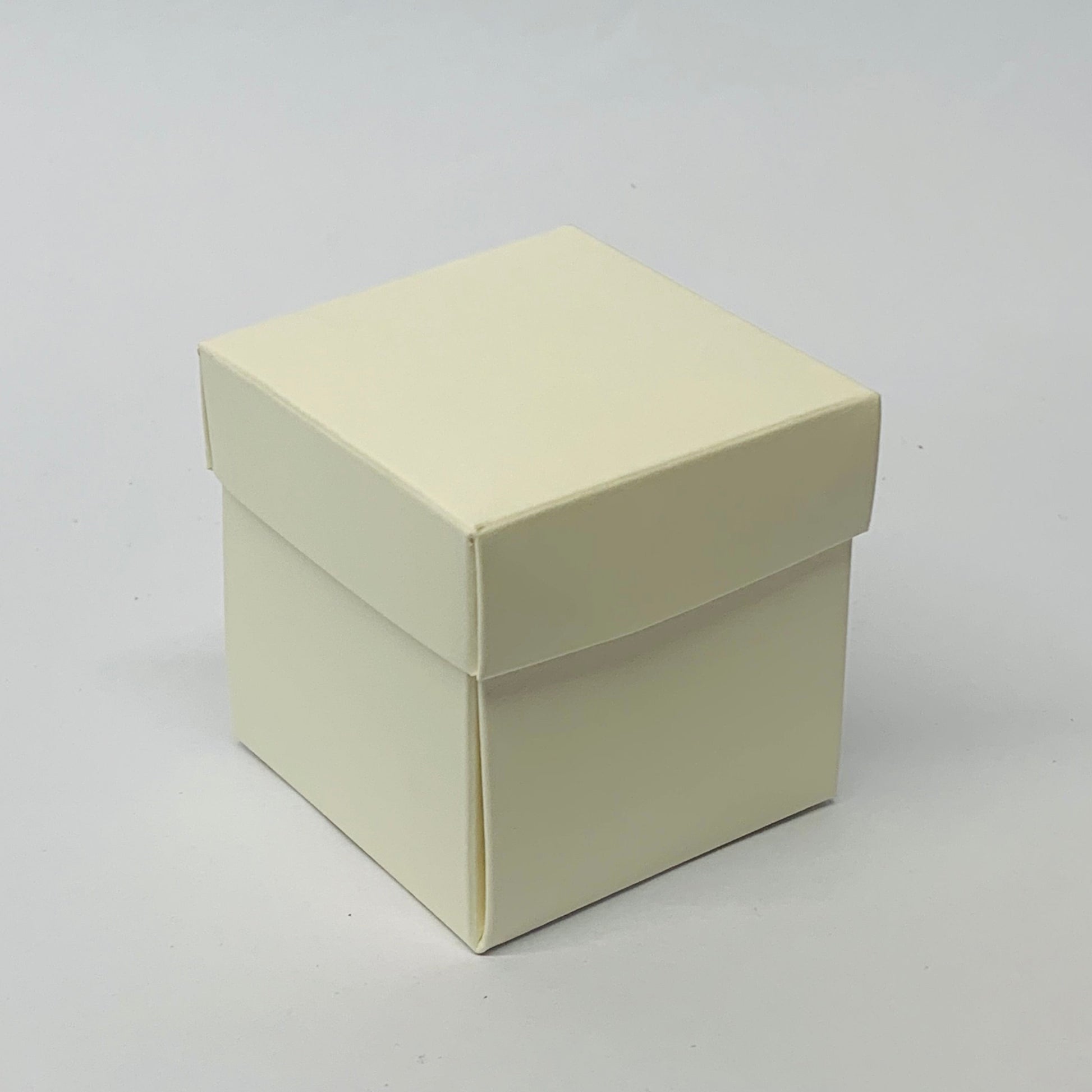 6cm Petal Drop Side gift box with lid Ivory